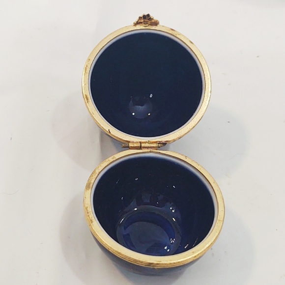 Vintage Limoges Cobalt Blue & Gold Porcelain Topped Trinket/Pill Box Egg - Picture 5 of 6